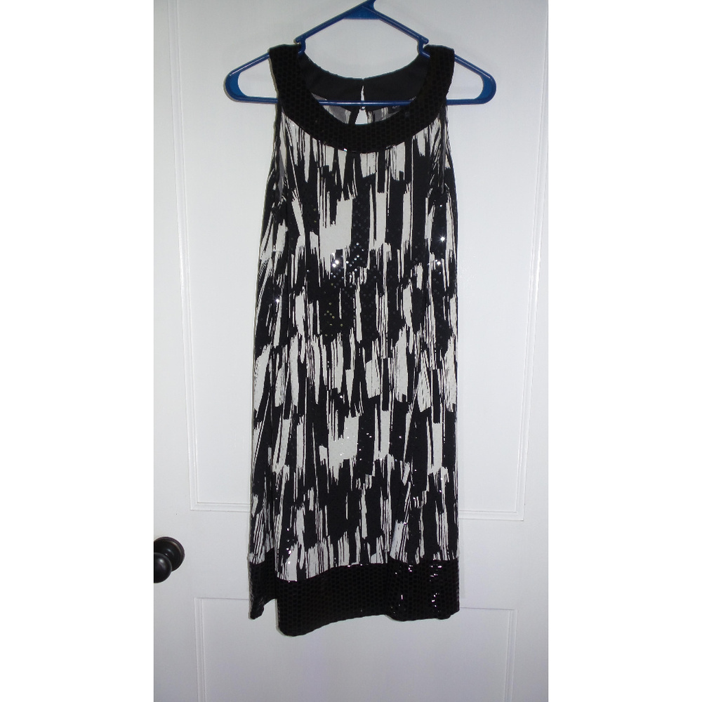 A Dressing Woman Black & White Print Blouse Medium